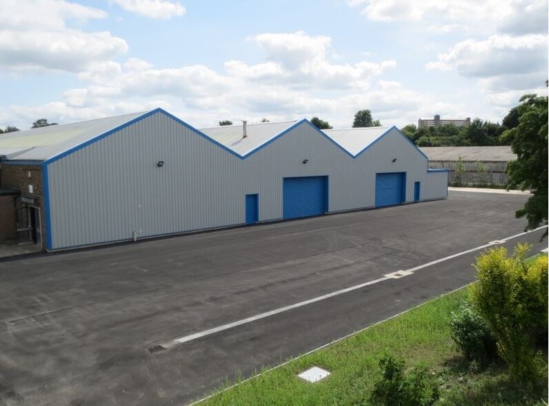 Skinner Ln, Pontefract to rent - Building Photo - Image 2 of 4