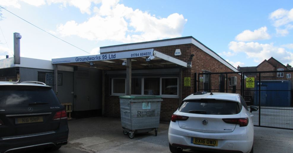 1A Devils Ln, Egham to rent Primary Photo- Image 1 of 11