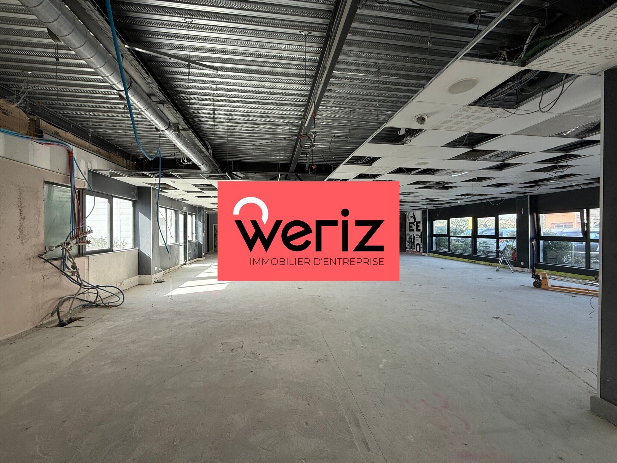 Industrial in Éguilles to rent Interior Photo- Image 1 of 7