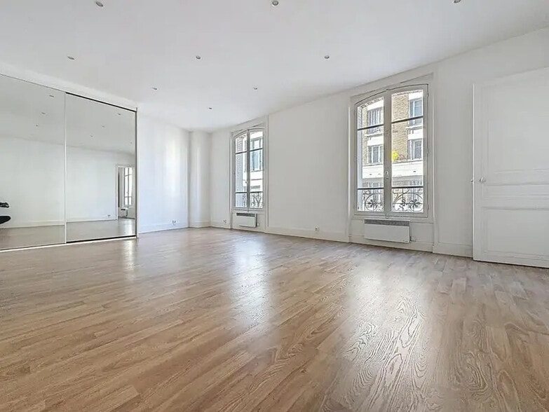 2 Place Des Victoires, Asnières-sur-Seine to rent - Interior Photo - Image 3 of 10
