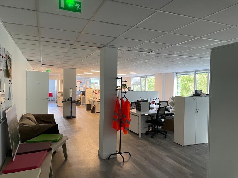 Office in Créteil to rent - Interior Photo - Image 1 of 7