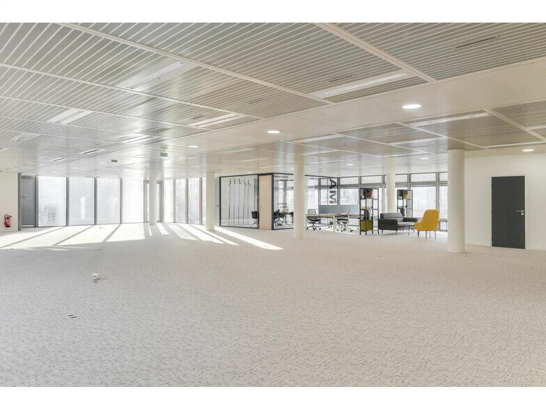 13 Boulevard Henri Sellier, Suresnes to rent - Interior Photo - Image 2 of 11
