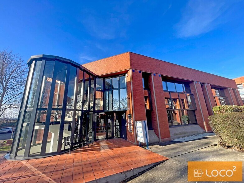 221 Rue Carmin, Labège to rent - Building Photo - Image 1 of 16