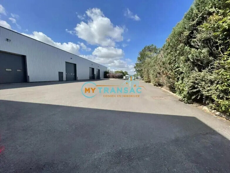 Light Industrial in Lisses to rent - Primary Photo - Image 3 of 14