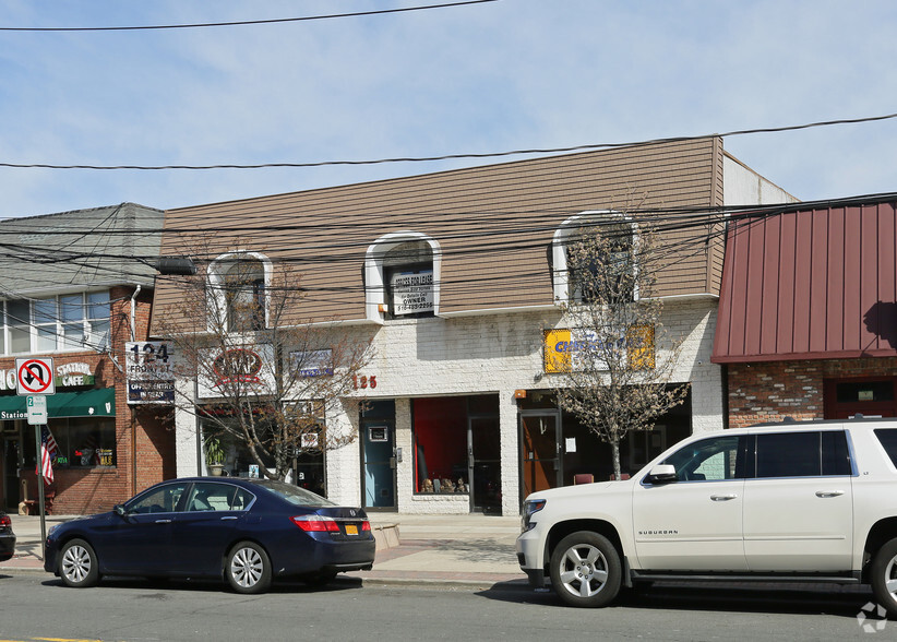 125 Front St, Massapequa Park, NY for sale - Primary Photo - Image 1 of 1