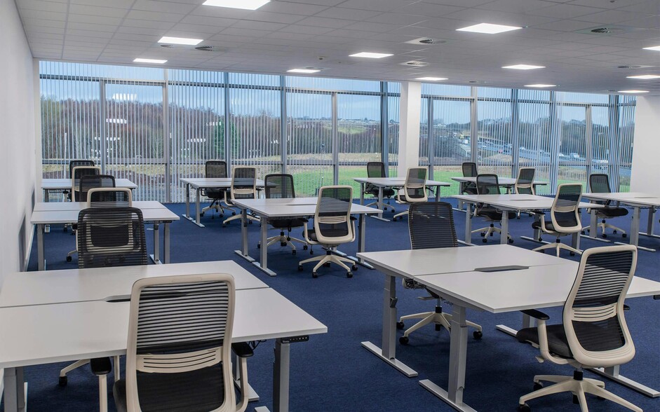 3 Finch Way, Bellshill to rent - Building Photo - Image 3 of 12