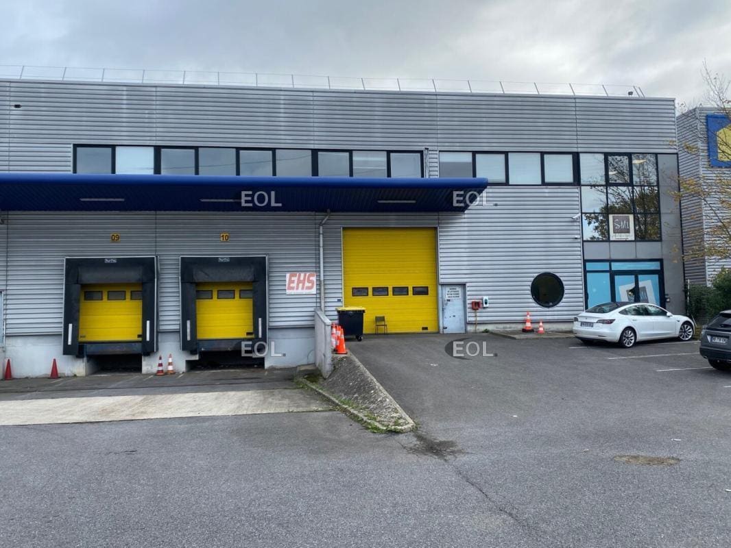 Light Industrial in Combs-la-Ville to rent Building Photo- Image 1 of 14