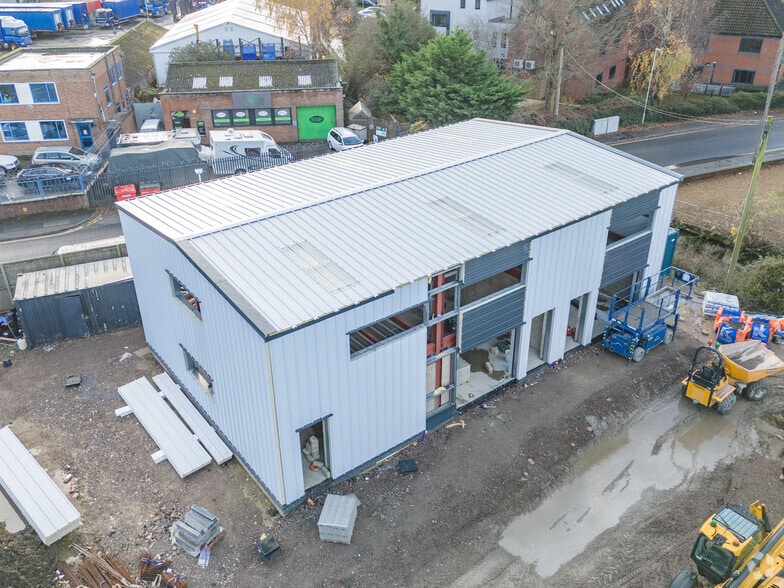 10-12 Lower Tuffley Ln, Gloucester for sale - Primary Photo - Image 1 of 4