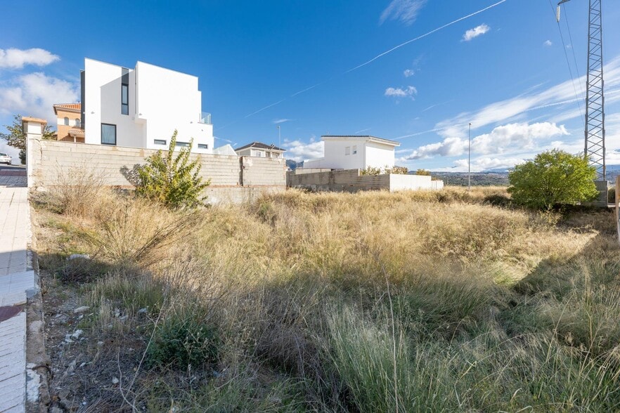 Avenida Cerro Alfonsico, 20, Peligros, Granada for sale - Building Photo - Image 2 of 18