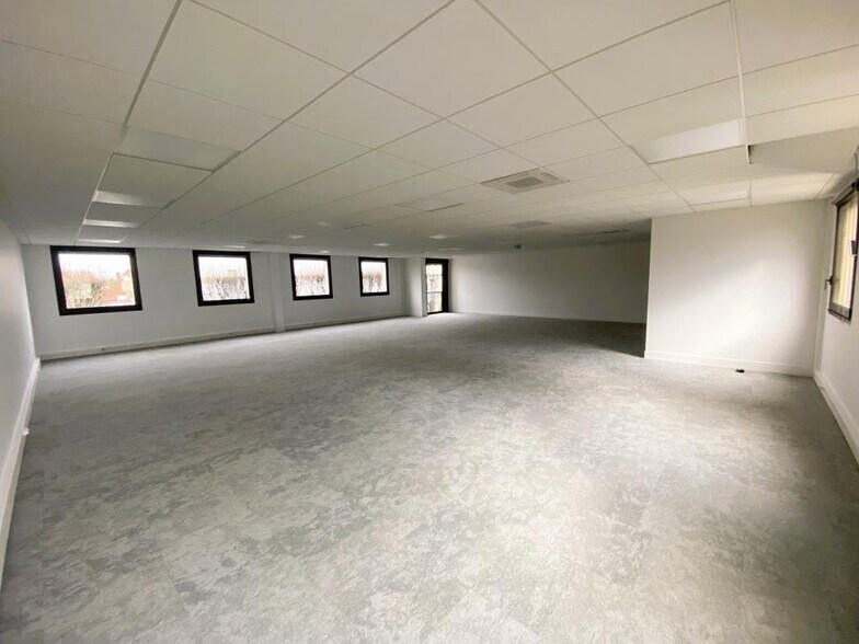 Office in Saint-Gratien to rent - Building Photo - Image 3 of 6
