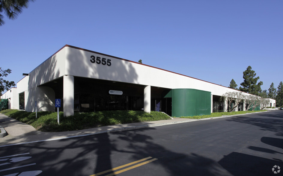 3555 Harbor Gateway S, Costa Mesa, CA for rent - Building Photo - Image 3 of 3