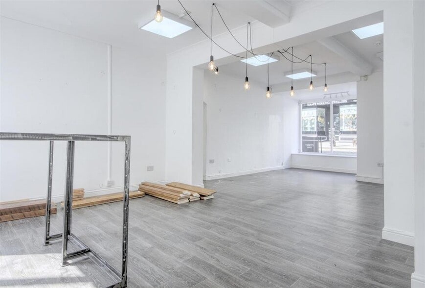 70-74 High St, Skipton to rent - Building Photo - Image 3 of 13