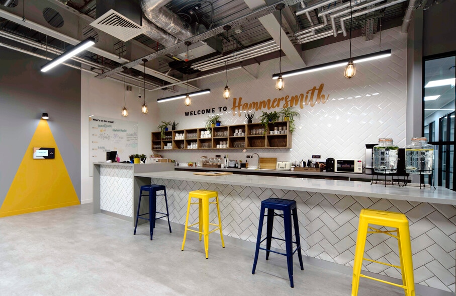 174 Hammersmith Rd, London to rent - Interior Photo - Image 2 of 26