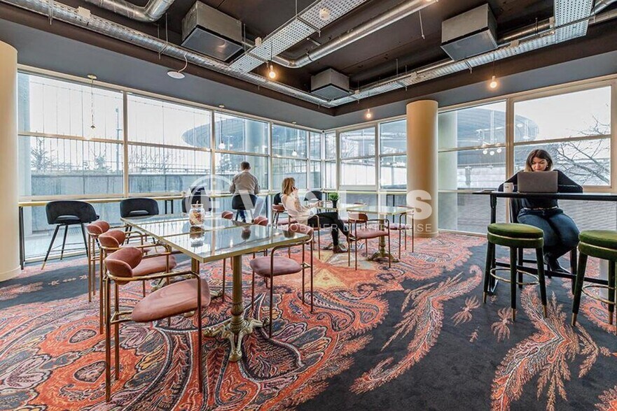 Office in Saint-Denis to rent - Interior Photo - Image 1 of 8