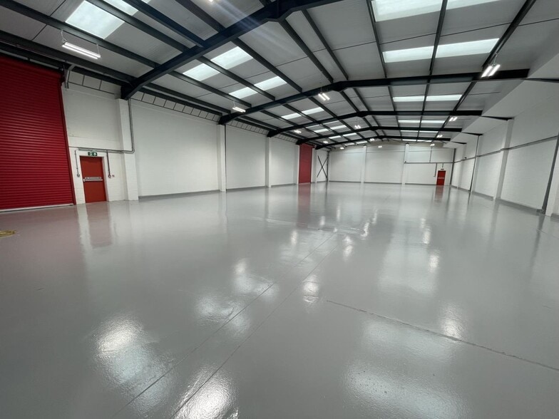 Unit 5 Deadbrook Lane, Aldershot to rent - Interior Photo - Image 3 of 4