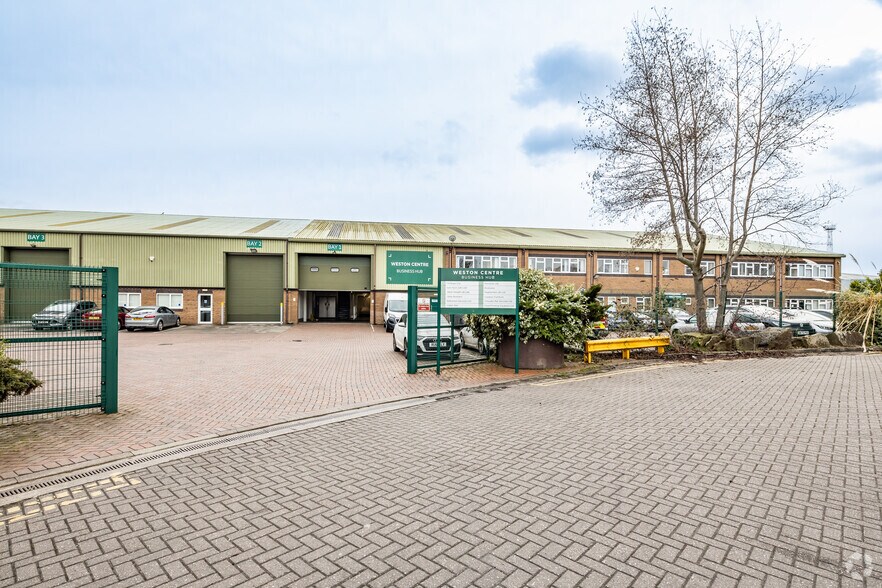 Weston Rd, Crewe to rent - Building Photo - Image 1 of 3