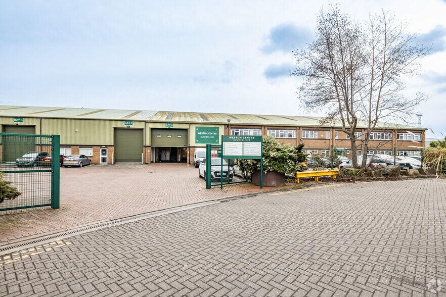 Weston Rd, Crewe to rent - Primary Photo - Image 1 of 2