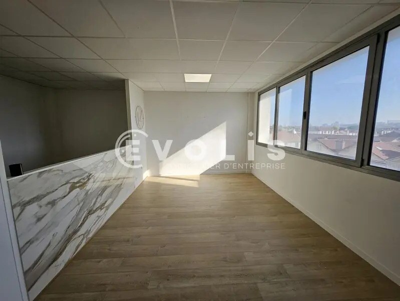 Office in Cachan to rent Building Photo- Image 1 of 20