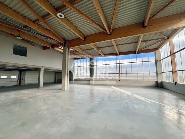Location Local d'activités 656 m²