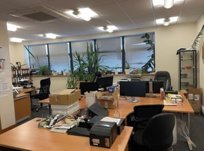 Stirling Way, Borehamwood to rent Interior Photo- Image 2 of 3