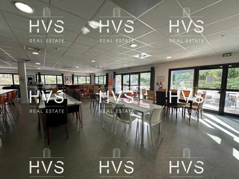 Office in Aix-en-Provence to rent - Building Photo - Image 3 of 8