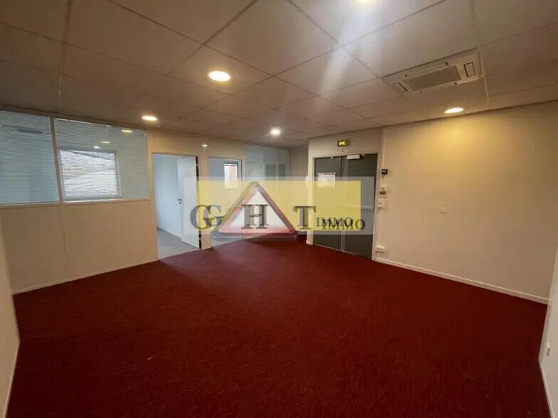 Industrial in Chevilly-Larue to rent - Interior Photo - Image 2 of 12