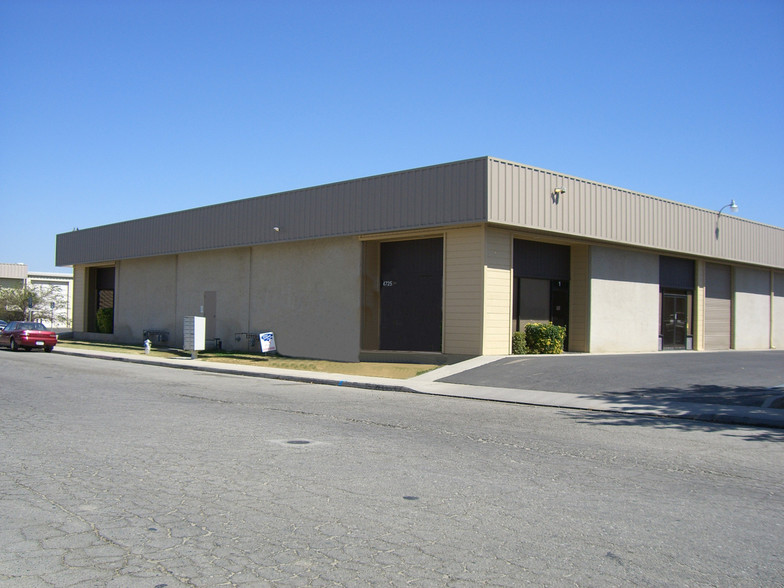 4717-4725 District Blvd, Bakersfield, CA for rent - Primary Photo - Image 1 of 4