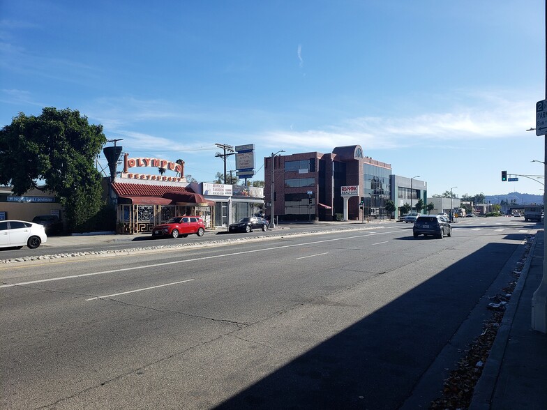 6300 Laurel Canyon Blvd, North Hollywood, CA for sale - Building Photo - Image 1 of 1