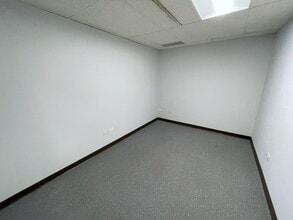 13275 E Fremont Pl, Englewood, CO to rent Interior Photo- Image 2 of 2