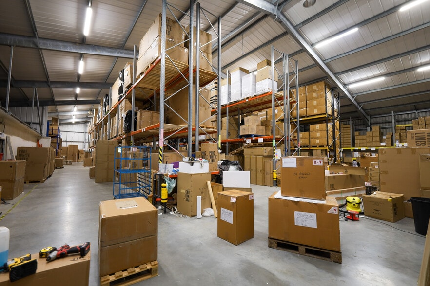 Emms Ln, Horsham to rent - Building Photo - Image 3 of 7