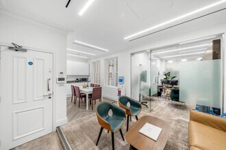 25 Dover St, London to rent Interior Photo- Image 2 of 3