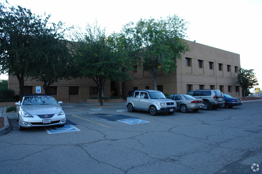 9440 Viscount Blvd, El Paso, TX for rent - Building Photo - Image 2 of 4