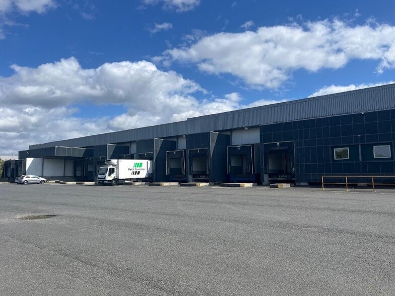 Industrial in SAINT-OUEN-L'AUMONE to rent - Building Photo - Image 3 of 16