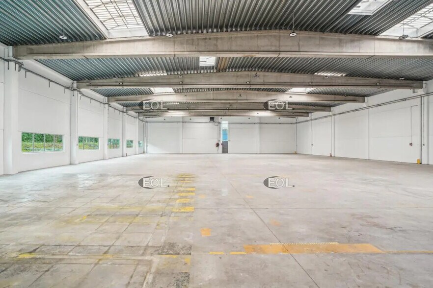 Industrial in Chilly-Mazarin to rent - Building Photo - Image 2 of 7