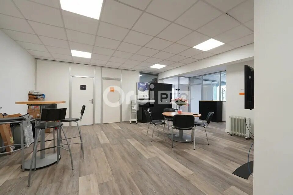 Office in Saint-Genis-Laval for sale Interior Photo- Image 1 of 8