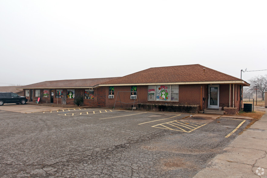 3002 W Grand Ave, Chickasha, OK for sale - Primary Photo - Image 1 of 1