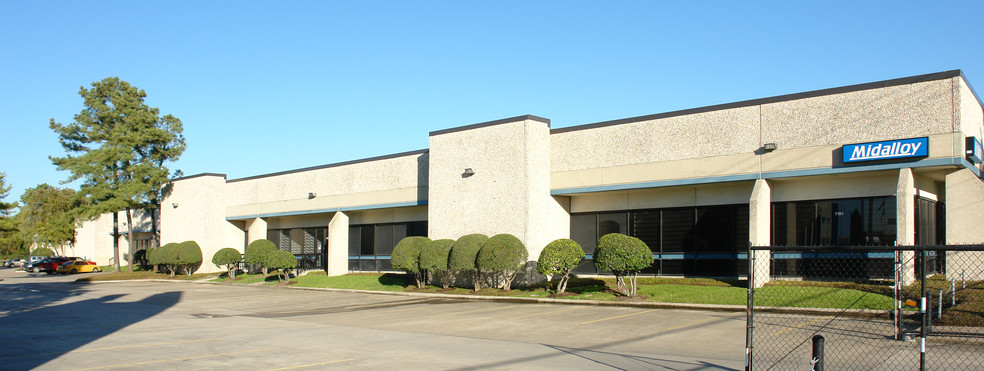 7101-7125 North Loop E, Houston, TX for rent - Primary Photo - Image 1 of 8