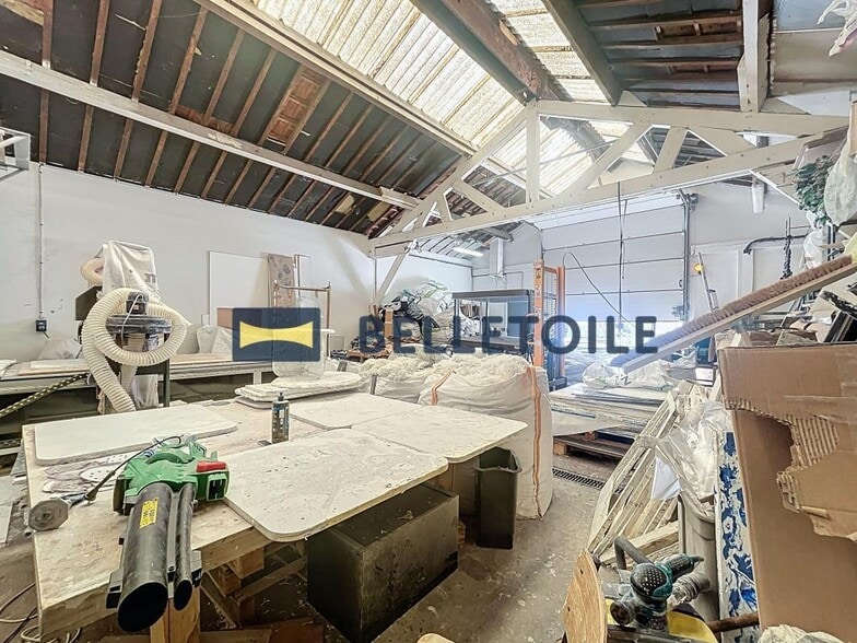 Industrial in Villeneuve-Saint-Georges to rent - Interior Photo - Image 2 of 9