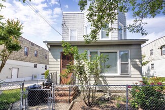 More details for 6707 52nd Ave, Maspeth, NY - Residential for Sale