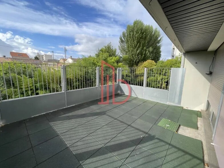 Office in Bordeaux to rent - Building Photo - Image 3 of 6