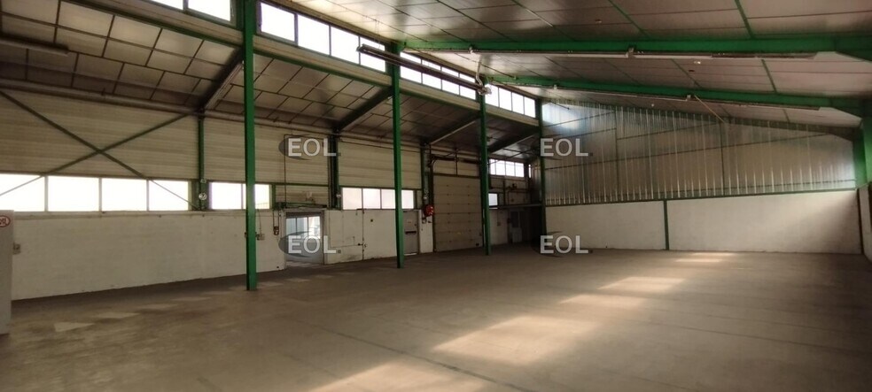 Industrial in Mornant to rent - Interior Photo - Image 3 of 6