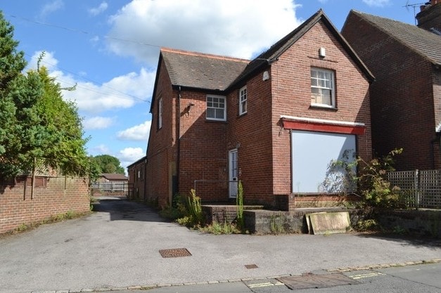 5 Station Rd, Liphook for sale - Primary Photo - Image 1 of 1