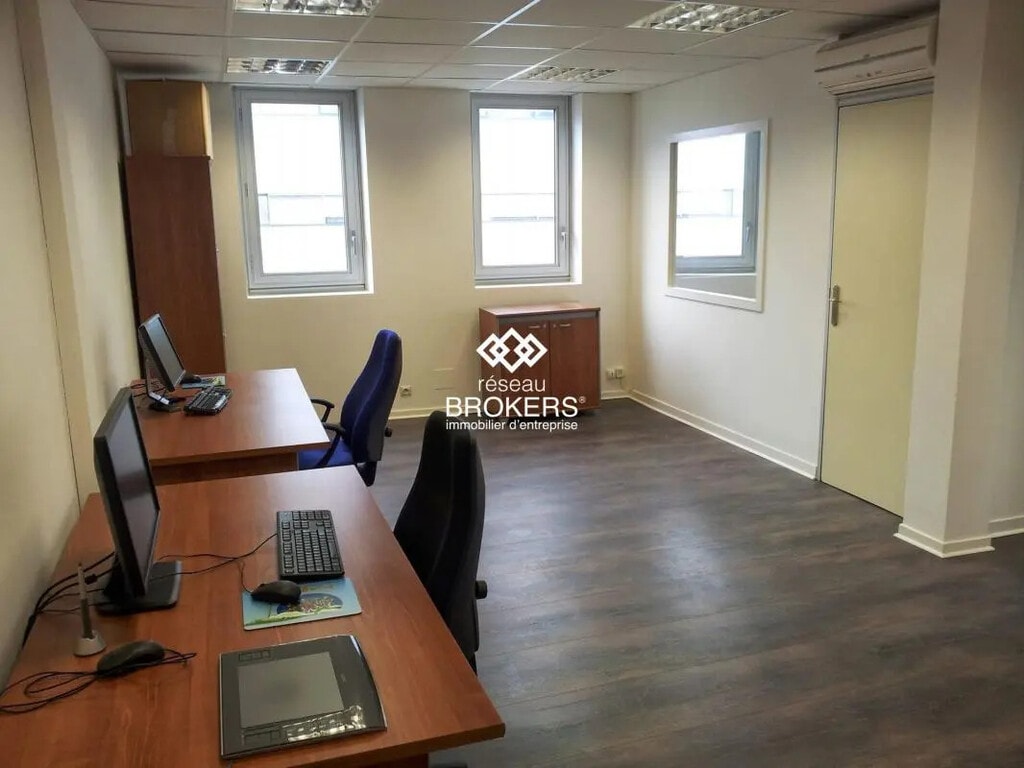 Location Bureaux 57 m² - Photo 1