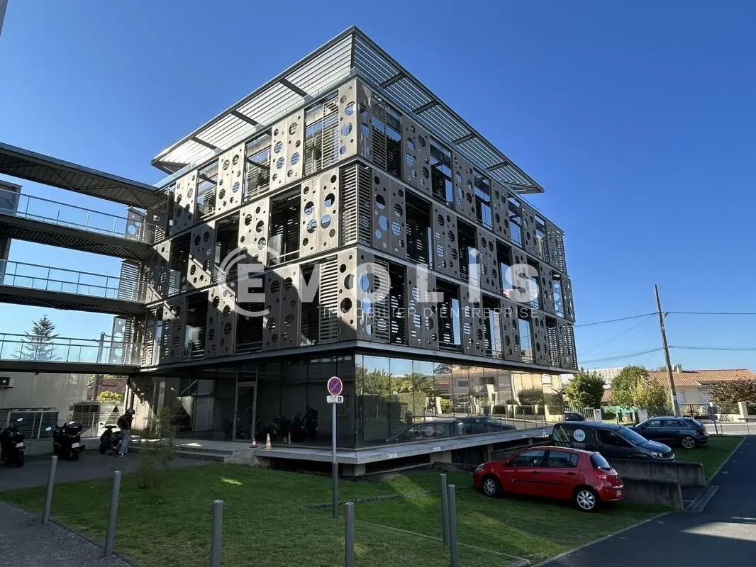 Office in Mérignac to rent Building Photo- Image 1 of 5