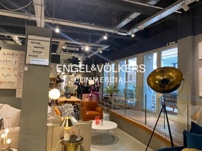 Retail in Barcelona, Barcelona to rent Interior Photo- Image 1 of 9