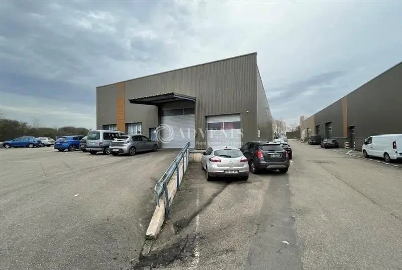 Location Local d'activités 820 m² - Photo 1