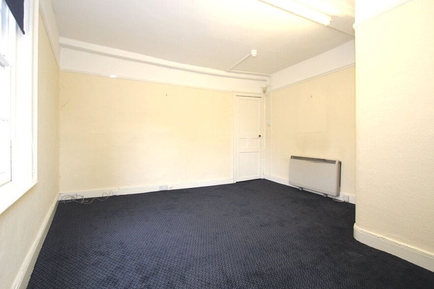 7 High St, Emsworth to rent - Interior Photo - Image 3 of 10