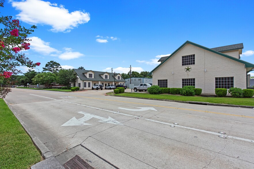 17240 Huffmeister Rd, Cypress, TX for sale - Primary Photo - Image 1 of 13