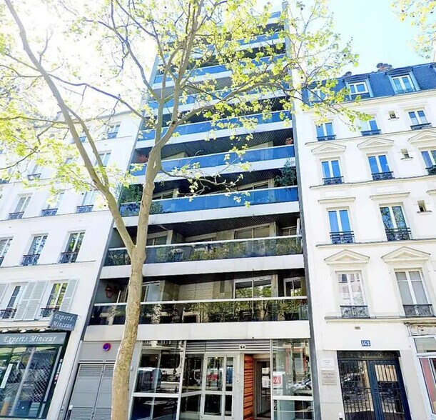 Build-to-Rent in Paris for sale - Building Photo - Image 1 of 20