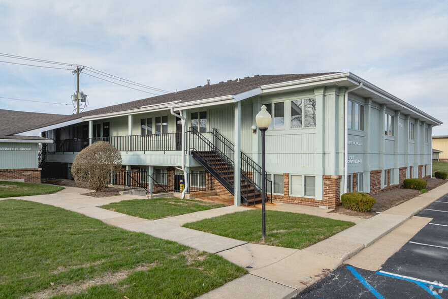 6904-6920 Spring Valley Dr, Holland, OH for rent - Primary Photo - Image 1 of 8